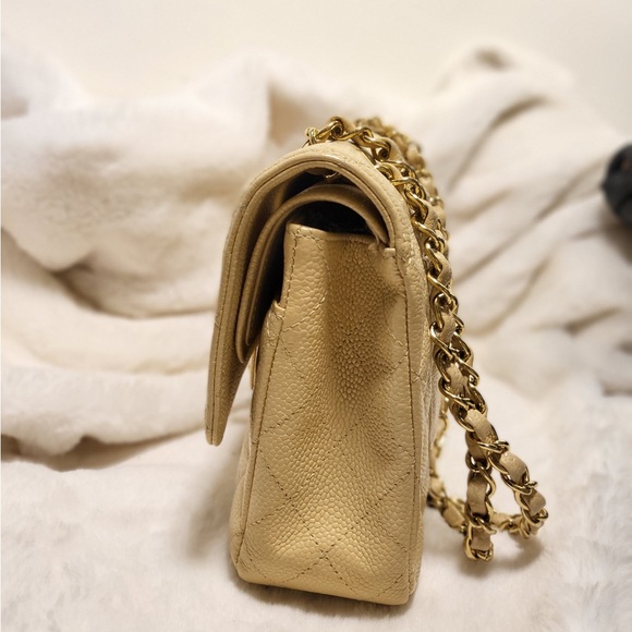 Chanel beige medium classic flap gold hardware - Picture 3 of 16